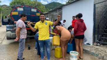 En medio de una protesta por falta de agua, joven samario regaló un carro tanque