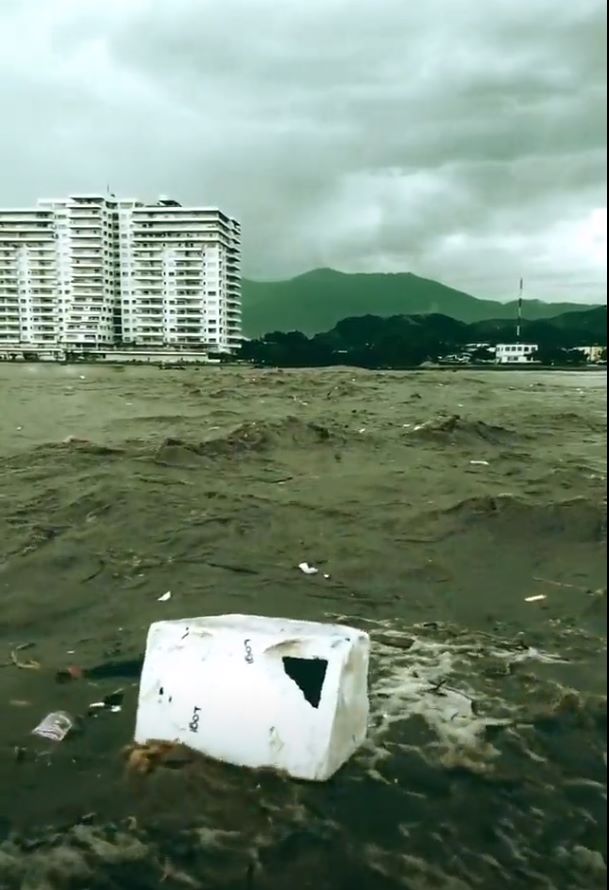 En video: una nevera apareció flotando en la bahía de Santa Marta