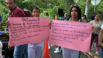 Estudiantes del Inetram en Mingueo levantaron protesta en la Troncal del Caribe  