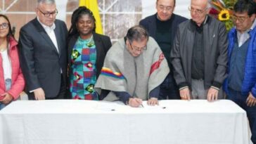 Exministros y exnegociadores firman el 'Manifiesto por la Paz Total'