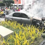 Falla eléctrica produjo incendio que destruyó un automóvil particular