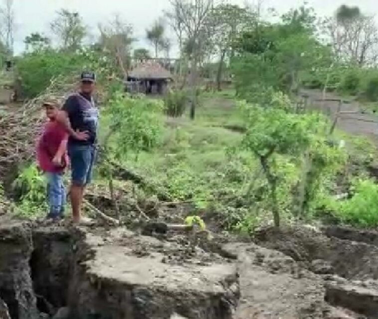 Falla geológica mantiene en alerta roja a comunidades de Puerto Escondido