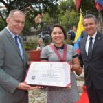 Ginna Muñoz, recibe condecoración de la Sociedad Colombiana de Prensa y Medios de Comunicación