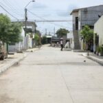 Gobernador pide a contratista cumplir plazos de pavimento en vías de Cantaclaro
