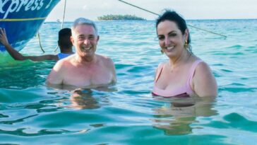 La foto de Álvaro Uribe y María Fernanda Cabal nadando en San Andrés