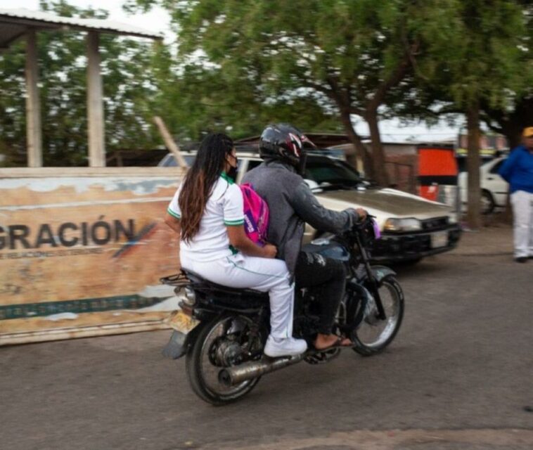 Los niños venezolanos que cruzan frontera con Colombia para estudiar