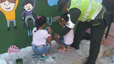 Policía realizó mural de la campaña “Dejando huella a la vista de América”