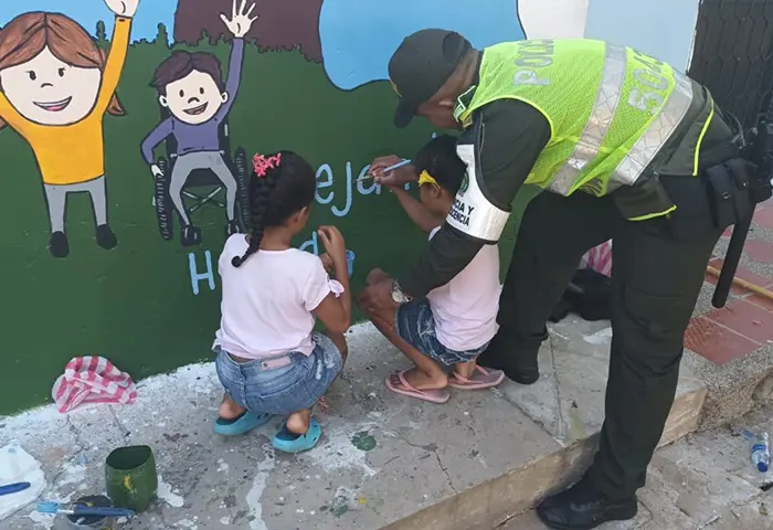 Policía realizó mural de la campaña “Dejando huella a la vista de América”