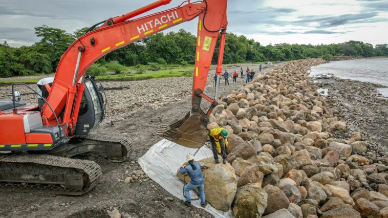 Van 600 metros de enrocado en el río Cravo Sur en Yopal