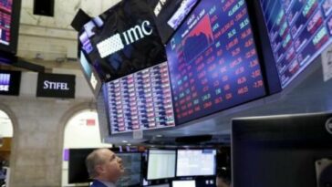 Wall Street termina de dispar en espera de votación sobre deuda