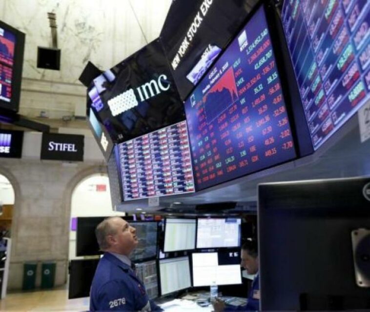 Wall Street termina de dispar en espera de votación sobre deuda