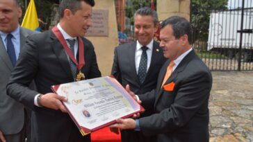 William Ramirez, recibe condecoración de la Sociedad Colombiana de Prensa y Medios de Comunicación