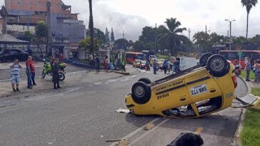 Se volcó el taxi