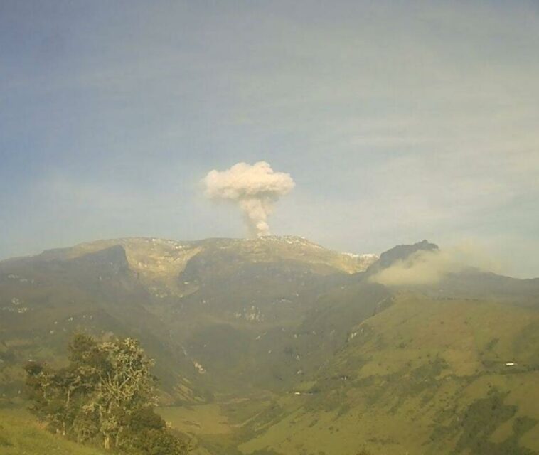 ‘Gobierno pide evacuar, pero no hay a dónde ir’: vecinos del Nevado del Ruiz