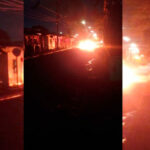 Bloqueo de calles y quema de llantas en Cantaclaro por falta de fluido eléctrico