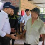 Con ayudas y en medio de inundaciones llegó Gobierno departamental a zona afectada por el invierno en la capital araucana