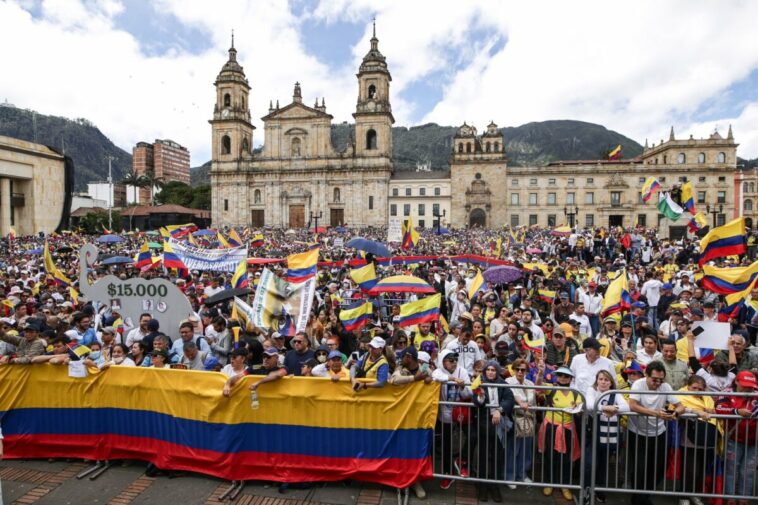 En vivo: Así avanzan las manifestaciones En estos momentos manifestantes se encuentran congregados en la Plaza de Bolívar.