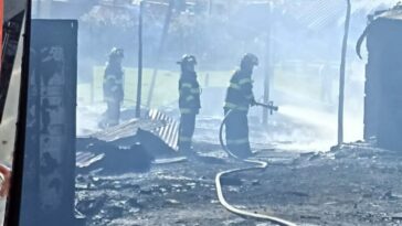 Grave incendio se registró en una bodega de Soacha La mañana de este lunes, un voraz incendio consumió el 70% de una vivienda que funcionaba como bodega, en el municipio vecino de Soacha.