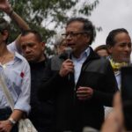 Gustavo Petro anuncia que extras serán para reformas sociales y adición presupuestal