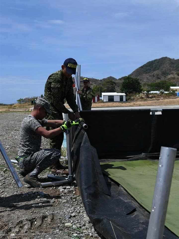 Helicóptero de la Fuerza Aérea Colombiana prolonga su operación en Providencia, gracias a sistema de abastecimiento móvil de combustible 