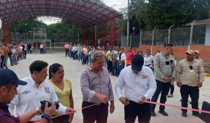 Inauguran moderno escenario deportivo en Tello