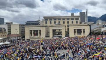 Marcha en Bogotá 20 de junio. Plaza de Bolívar. Foto: Valora Analitik.