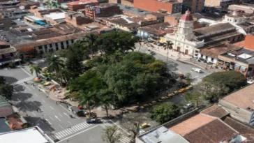 Mujer falleció atropellada por bus dentro de parqueadero en Caldas