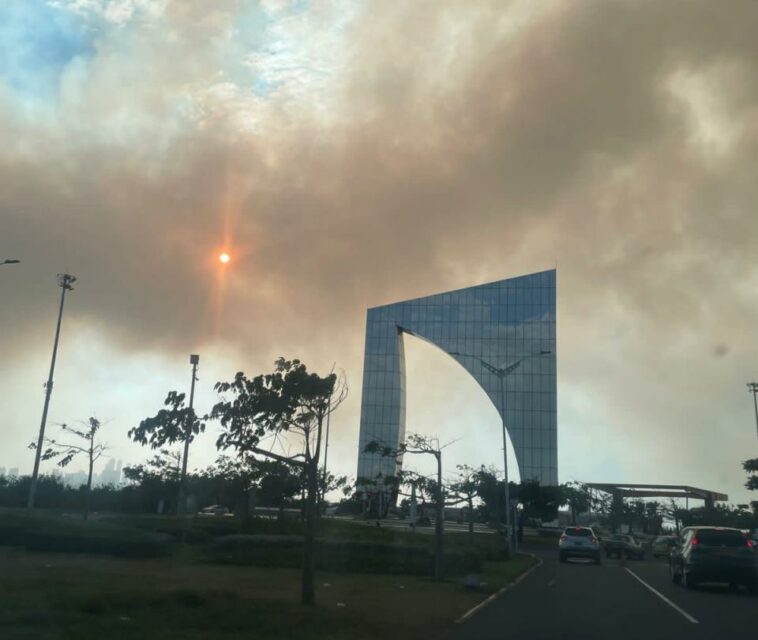 Nuevo incendio en Parque Isla Salamanca envuelve de humo a Barranquilla