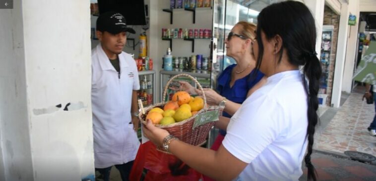 “Plásticos por frutas”, un trueque con sentido ambiental por Puerto Boyacá