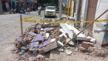 Se desplomó pared de una construcción en el Mercado Público