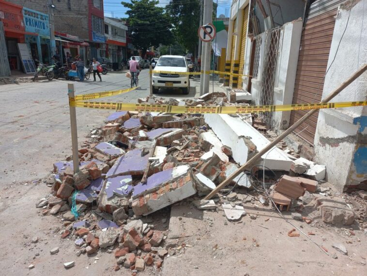 Se desplomó pared de una construcción en el Mercado Público