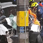 VIDEO.Carro chocó contra un poste a la altura del INEM, en Medellín
