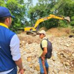 Administración departamental trabaja en la canalización y remoción de escombros en Caño Seco, tras avalancha en Villanueva