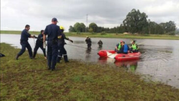 Apareció, por enésima vez, un cadáver en el Muña Un nuevo hallazgo se reportó por el embalse del Muña, luego de que se encontró un cuerpo flotando a orillas