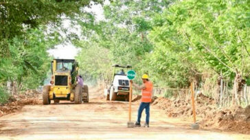Aseguran recursos para extender pavimento rural en San Pelayo