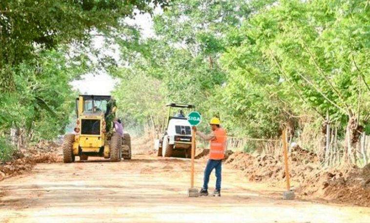 Aseguran recursos para extender pavimento rural en San Pelayo