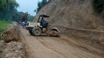 Avanza proyecto de pavimentación en la vía Gallardo-Suaza