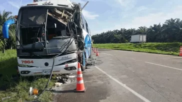 Choque de buses deja nueve heridos