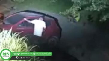 Conductor pierde control del carro y termina en un canal del barrio Colina Real en Montería