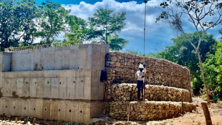 Continúan obras de construcción del puente Caño Usivar