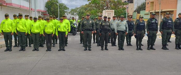 Con estos uniformados, la Policía atendió las fiestas de la virgen del Carmen en el distrito de Riohacha.