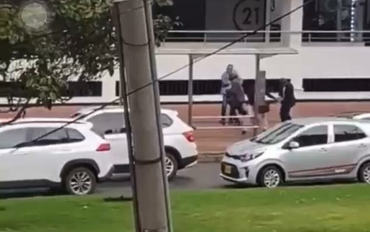 EN VIDEO: Millonario robo al norte de Bogotá En video quedó registrado un nuevo caso de fleteo al norte de Bogotá, en el cual cuatro delincuentes en moto le hurtan a dos ciudadanos un maletín que, al parecer, contenía $48 millones.