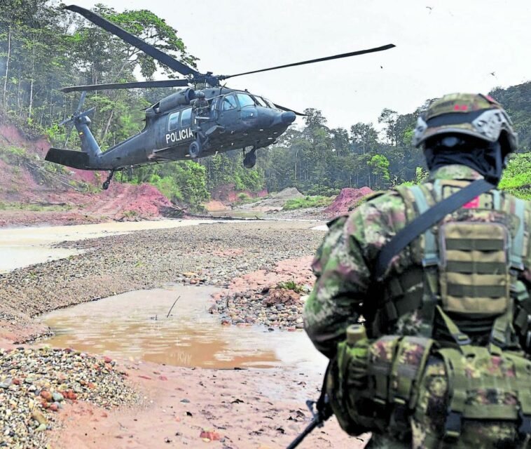 Ejército denuncia que el 'clan' usa civiles para impedir operativos en Antioquia