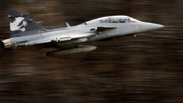El avión de combate sueco que busca entrar a Colombia y reemplazar los Kfir