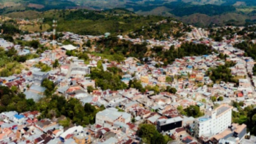Enfrentamiento entre autodefensas, Eln y disidencias deja 150 desplazados en Antioquia