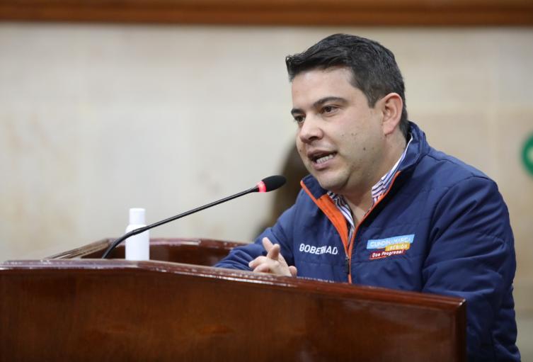 Gobernador de Cundinamarca reclama al Gobierno por demoras en el Regiotram del Norte