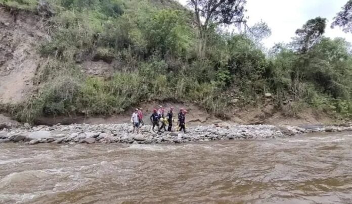 Hombre arrasado por creciente súbita, fue hallado