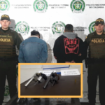 Iban con dos revólveres calibre 38, la policía los capturó en el barrio Pilar, Pasto