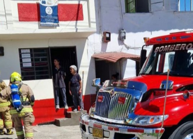 Incendio en fase inicial en el barrio San Ignacio de Manizales es controlado a tiempo