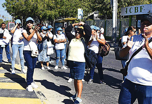 Las operarias muestran su rechazo, debido a presuntos atropellos del ICBF, frente al sistema de pagos.